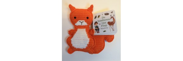 GEHAAKTE KNUFFEL MET BOEKJE GEHAAKTE KNUFFEL MET BOEKJE