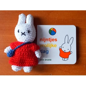 NIJNTJE MET BOEKJE